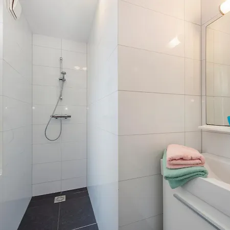 Villa Comfortable With Four Bathrooms, In Surroundings