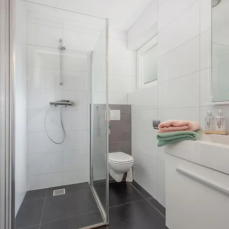Comfortable With Four Bathrooms, In Surroundings