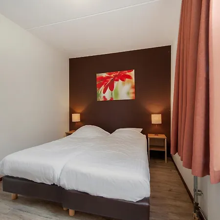 Comfortable With Four Bathrooms, In Surroundings Arcen