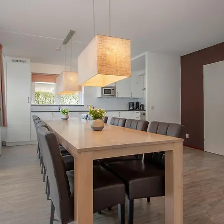 Comfortable With Four Bathrooms, In Surroundings * Arcen